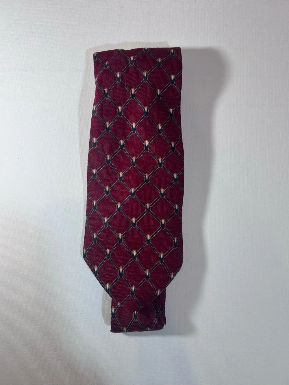 NEO Bill Blass Men’s 100% Silk Tie Burgundy Navy Gold Geometric Necktie